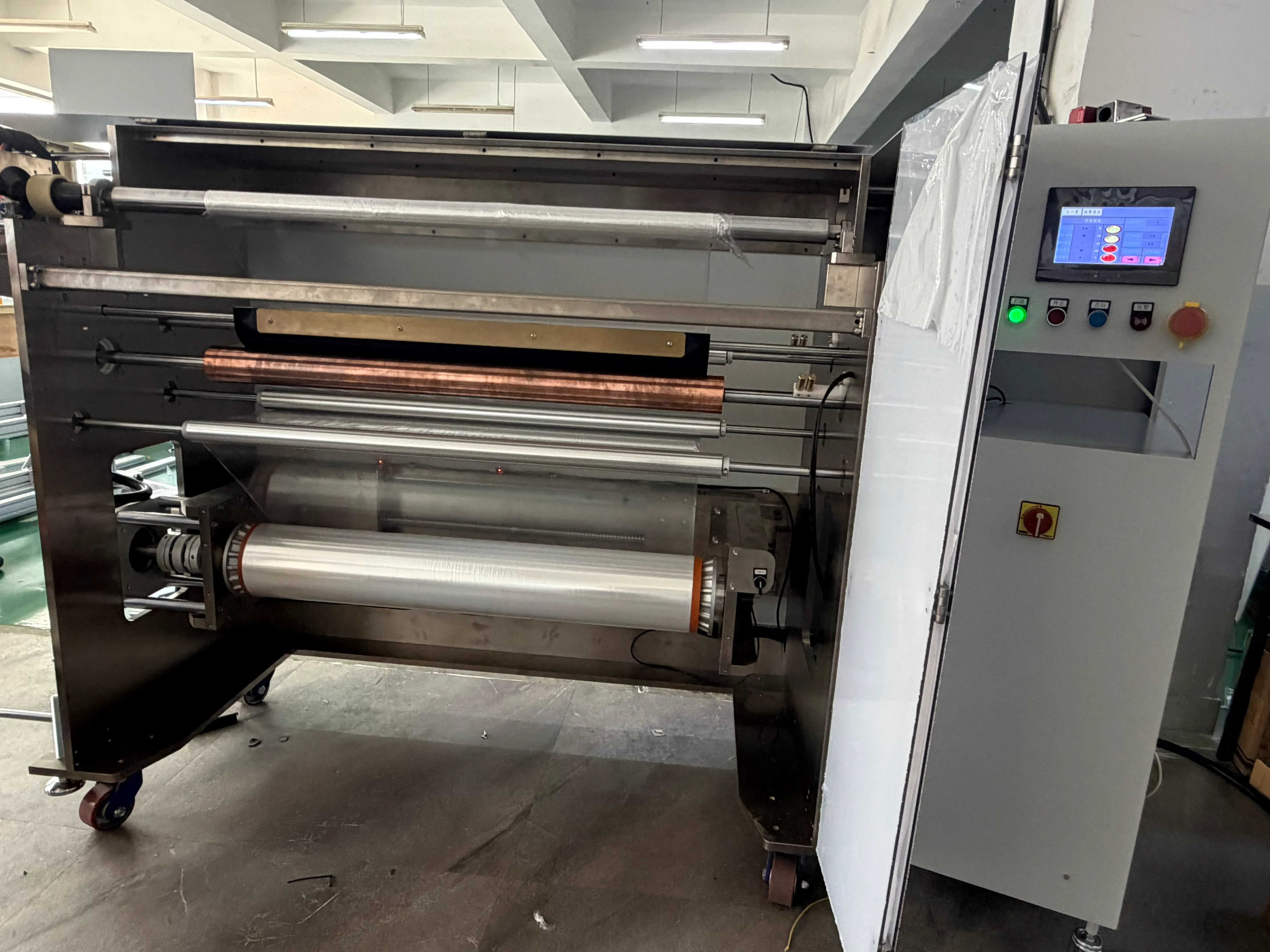 Thiết bị tự động hóa phi tiêu chuẩn tùy chỉnh vượt qua bài kiểm tra chấp nhận của nhà máy